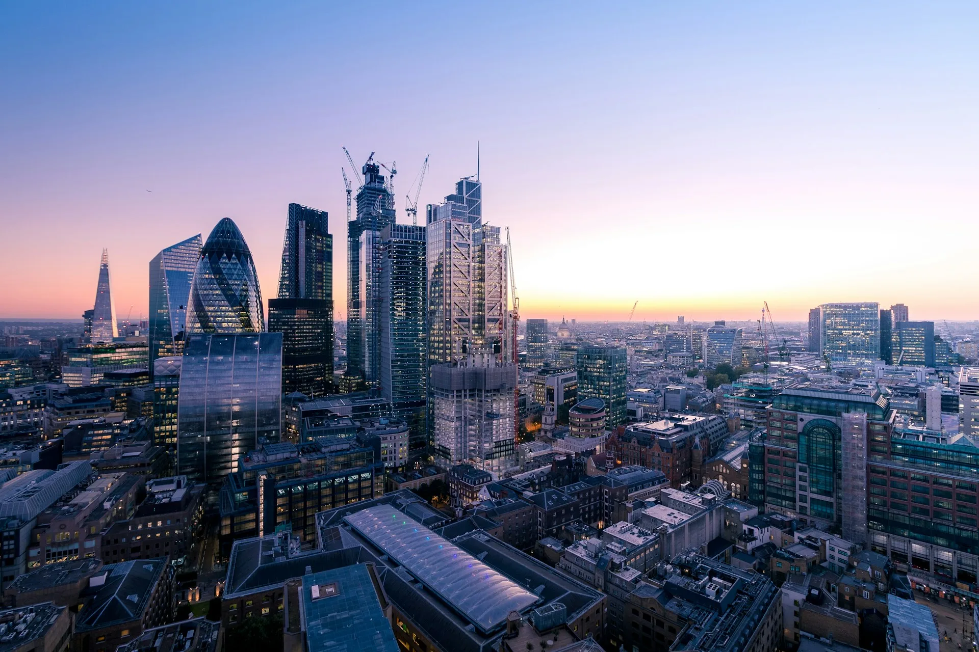 Global UHNW finance brokerage